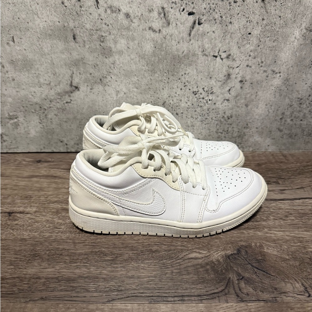 Nike All-White Low-Top Sneakers - Jordan Low 1